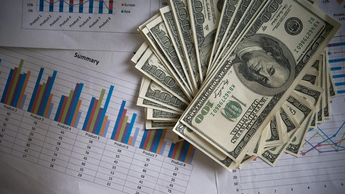 El dólar financiero registró su mayor suba mensual desde noviembre de 2021